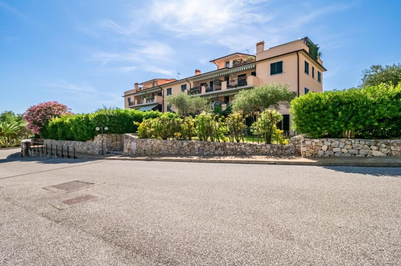 Апартаменти Piana Di Solaro Modern Flat & Swimming Pool Леричі Екстер'єр фото